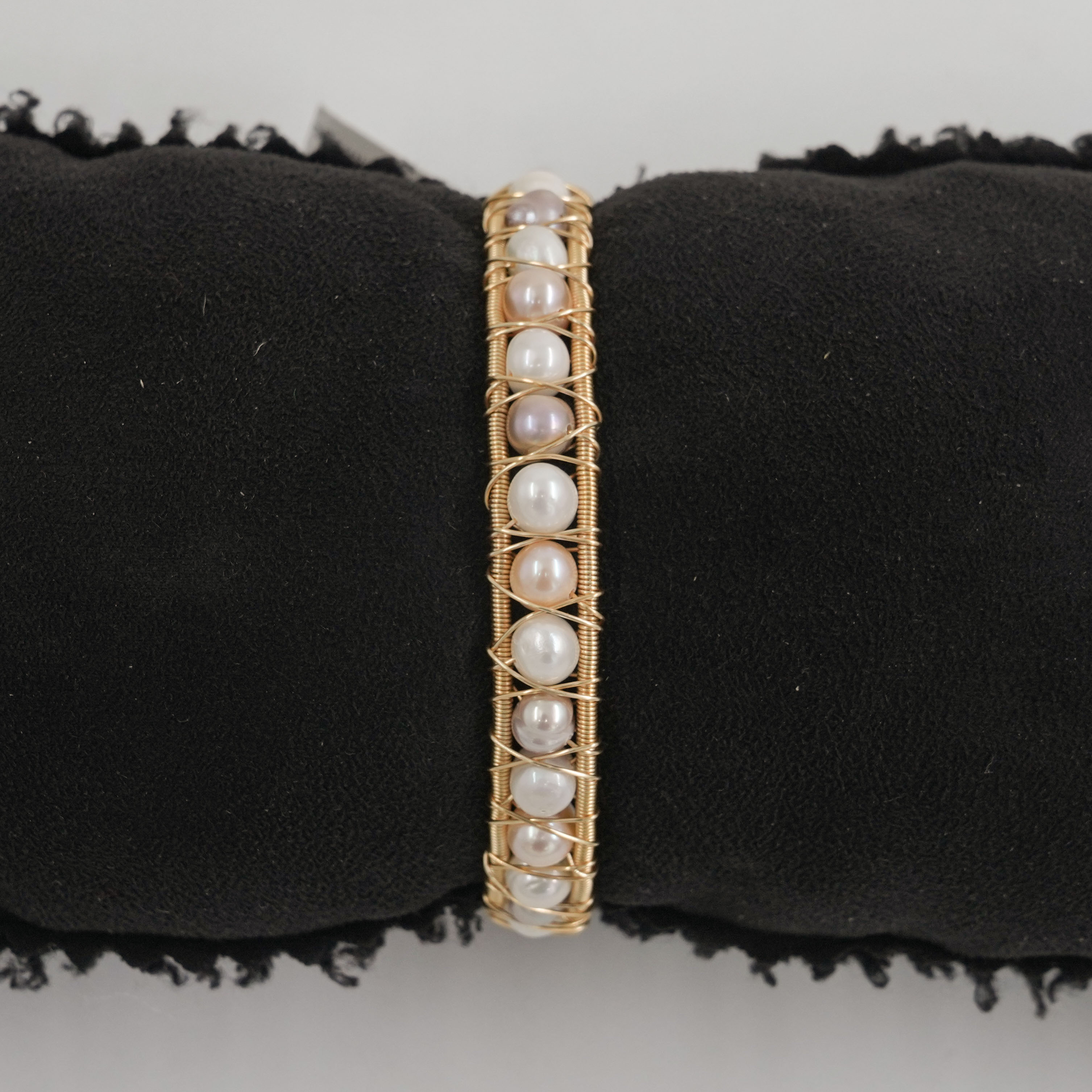 Gold Polished Pearl Bracelet Shaded